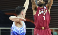 九游娱乐app下载-篮球比赛场面火爆，球员们投篮技巧娴熟的简单介绍