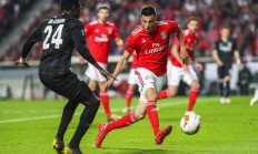 九游娱乐在线-保级球队火力全开，集体冲击前十名