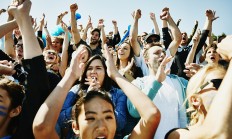 九游娱乐app下载-球迷热情支持，现场气氛热烈动人的简单介绍