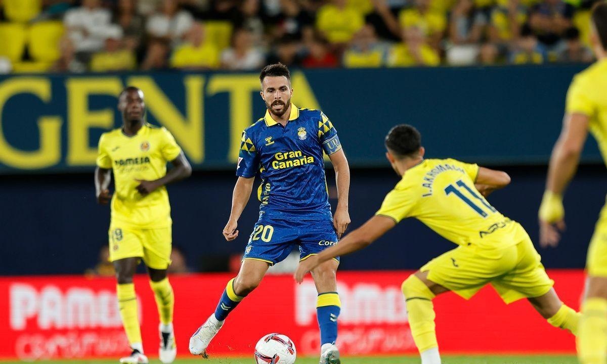 包含比利亚雷亚尔在主场取得重要胜利，提振士气的词条