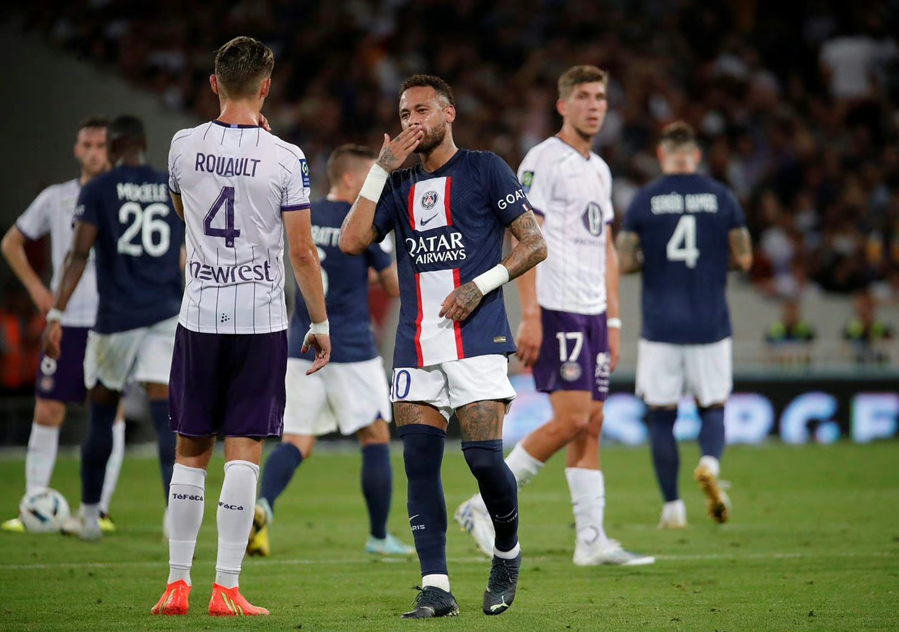 绿城球星破门得分，全队奋战取得胜利