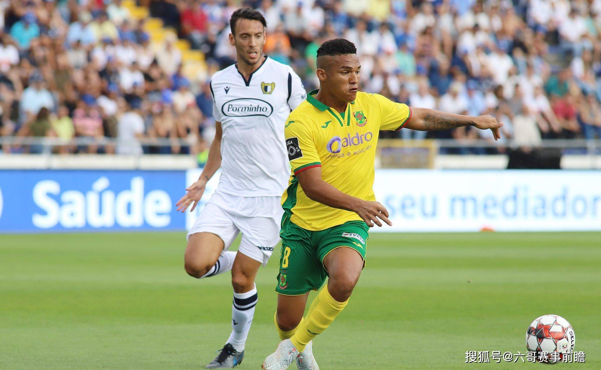 阿拉维斯客场击败对手，跻身前三