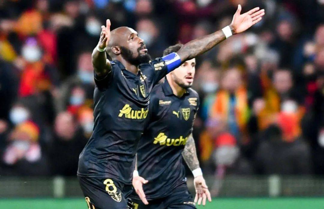 奥格斯堡客场遭遇挫败，失去拯救机会