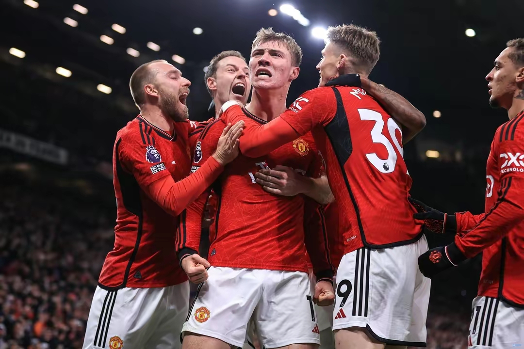 梅开二度领先球队战胜对手，夺得关键三分