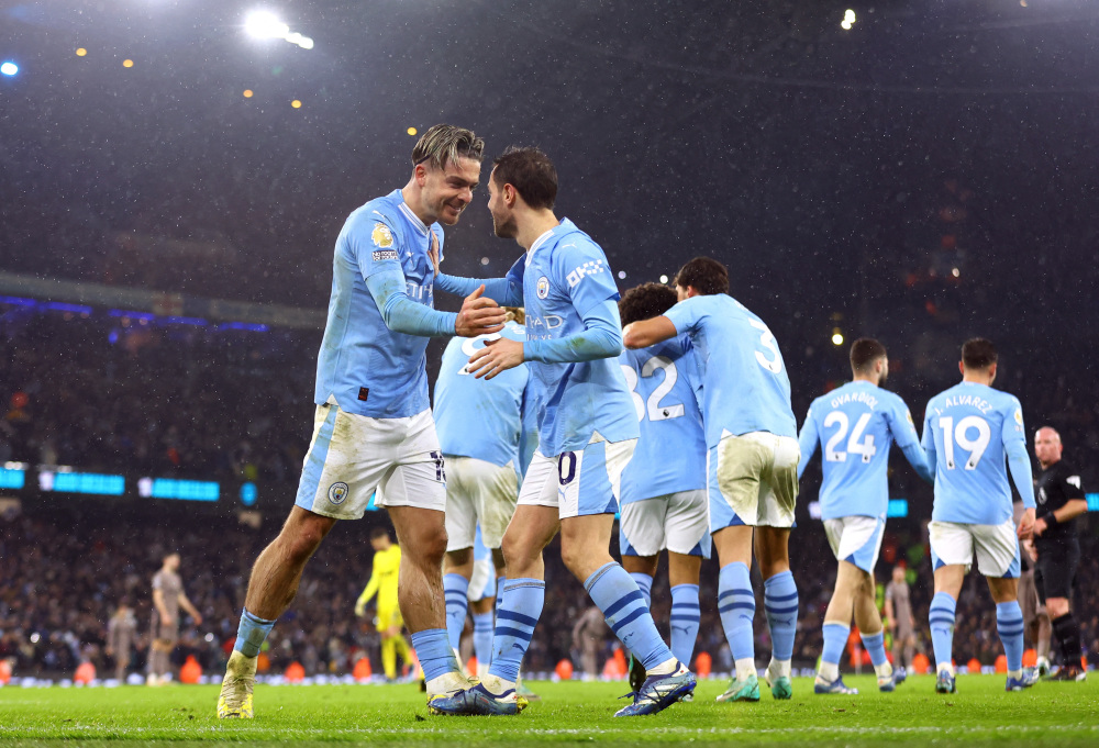 曼城客场战平热刺，保持领跑优势