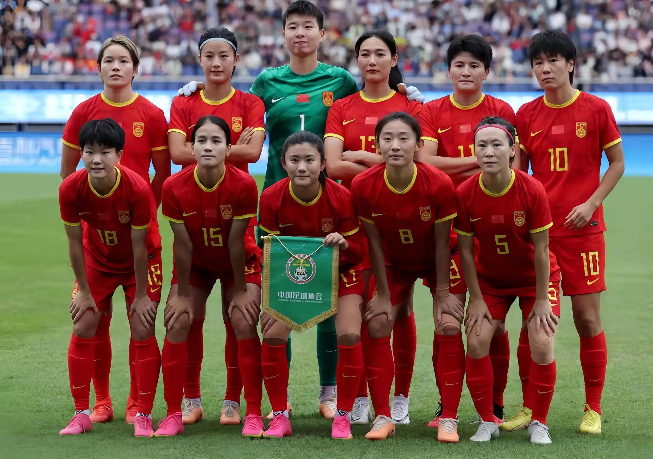 包含中国球员在最新比赛中大放异彩，展现国际水平的词条