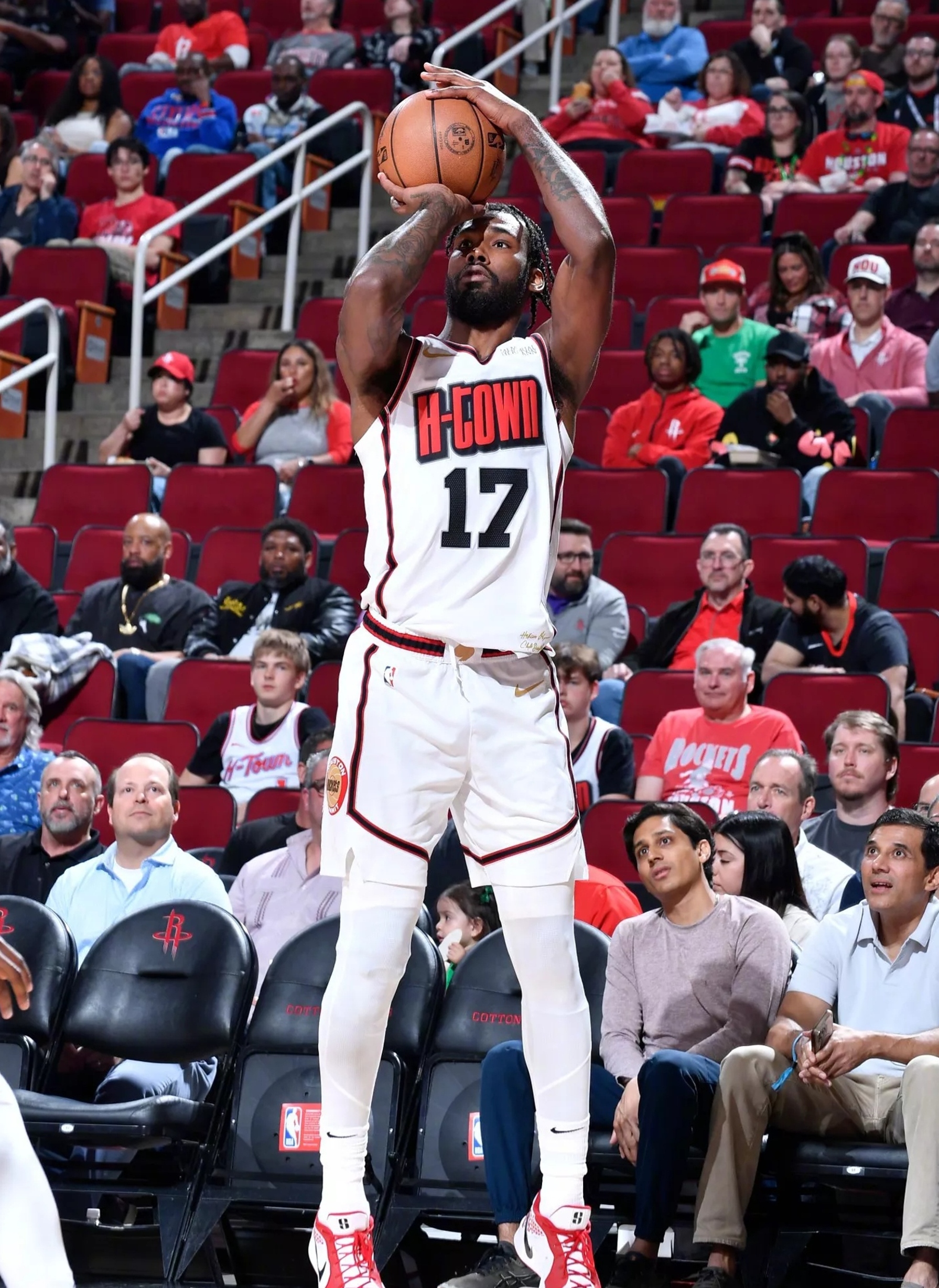 关于火箭队全队发挥稳健，战胜实力挑战者的信息