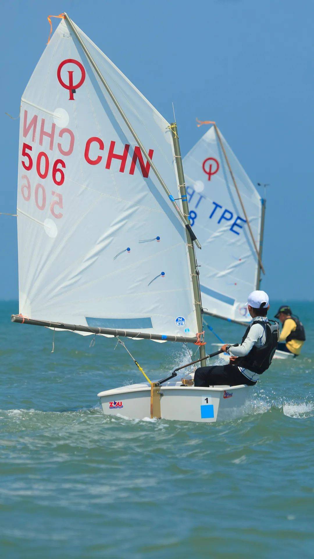 帆船比赛：英国选手获得冠军