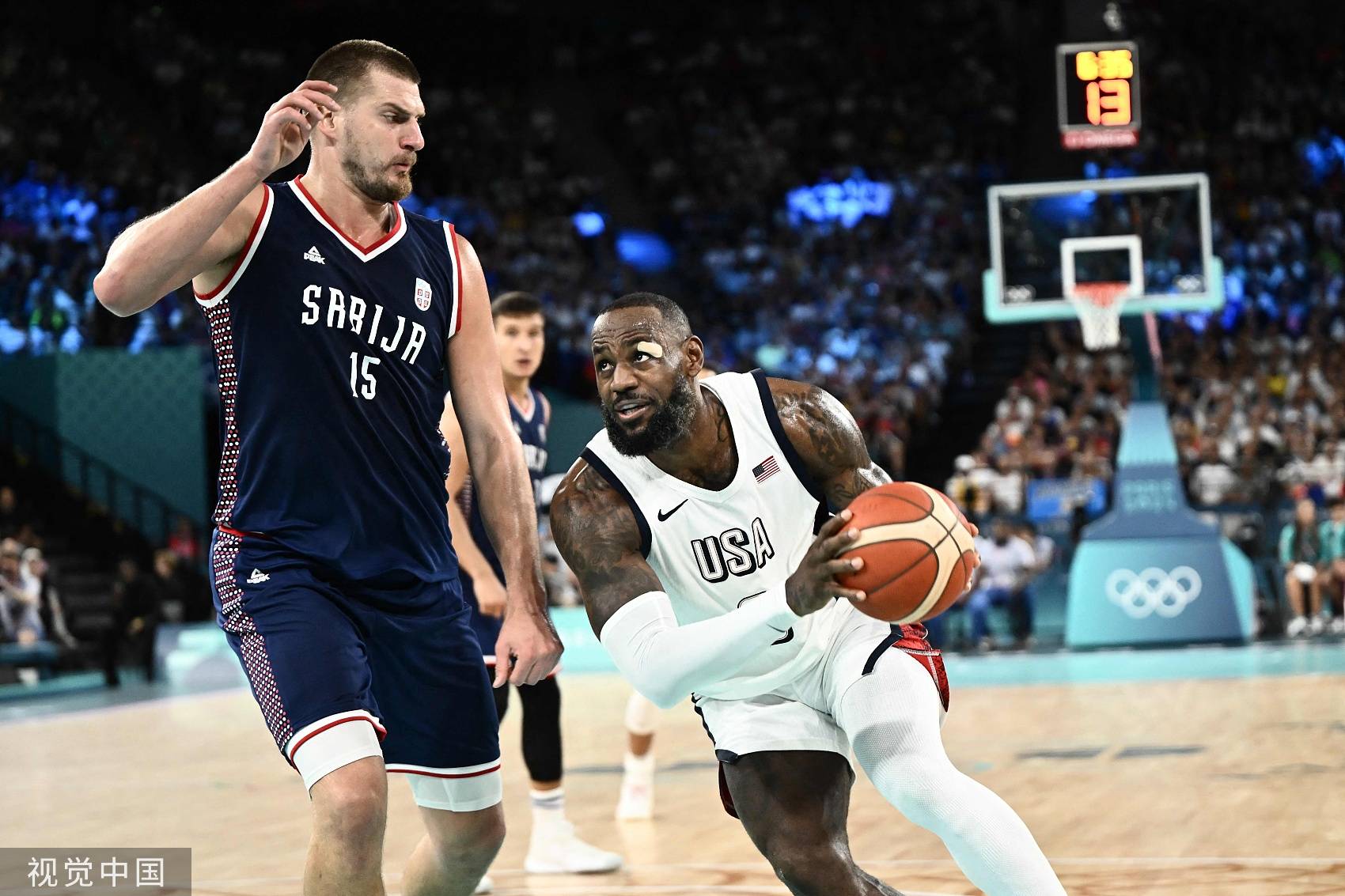 美国队逆转晋级半决赛，豪取胜利