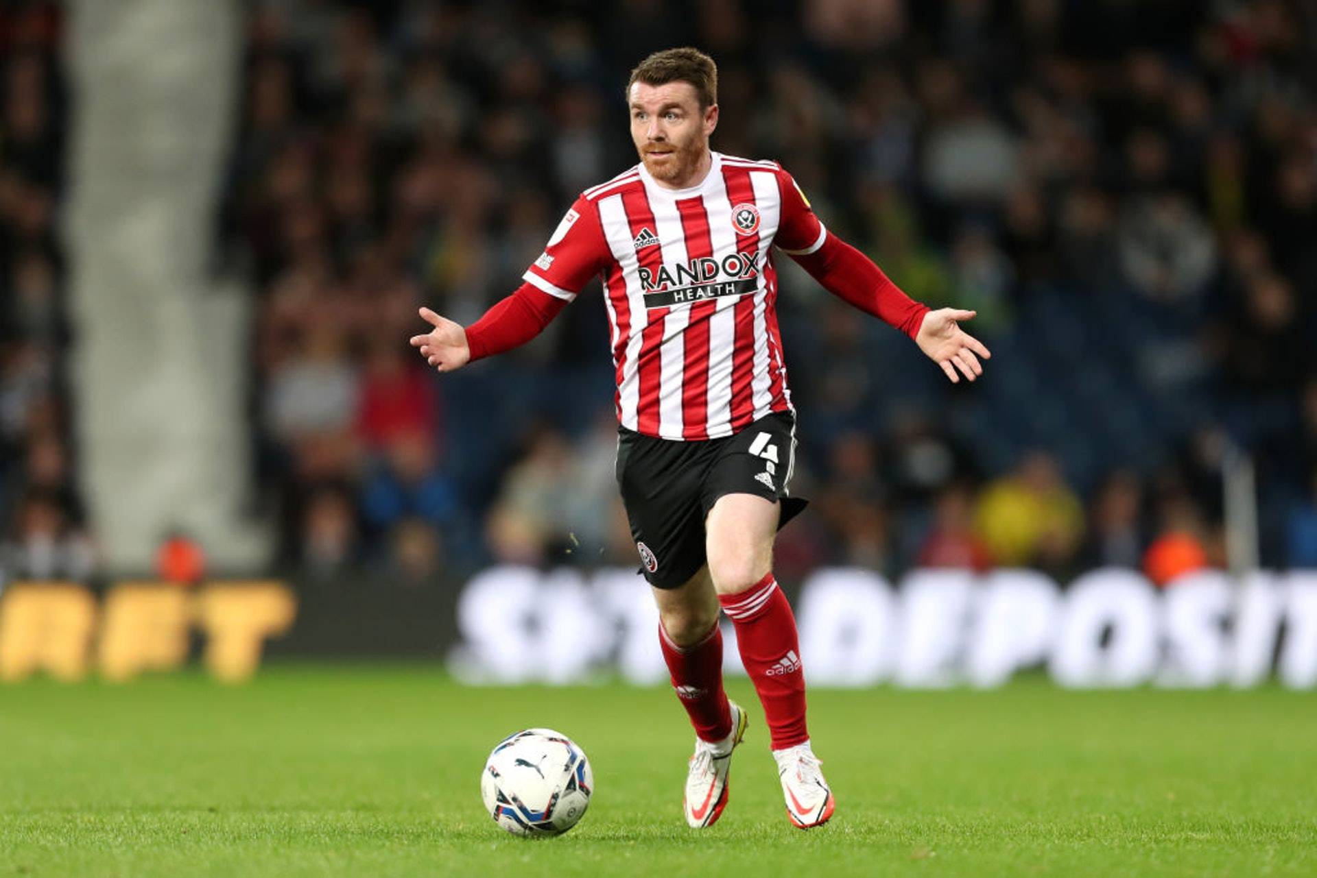 伊普斯维奇队员努力拼搏，终获胜利