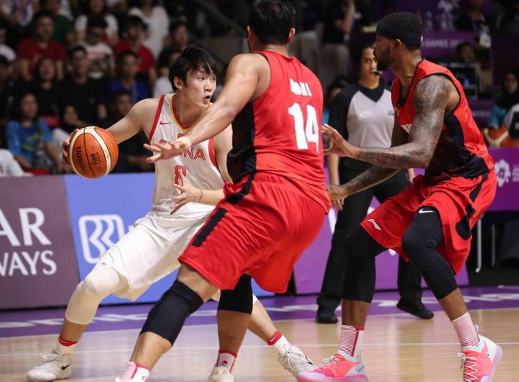 关于东道主队伍表现出色，成功晋级下一轮的信息