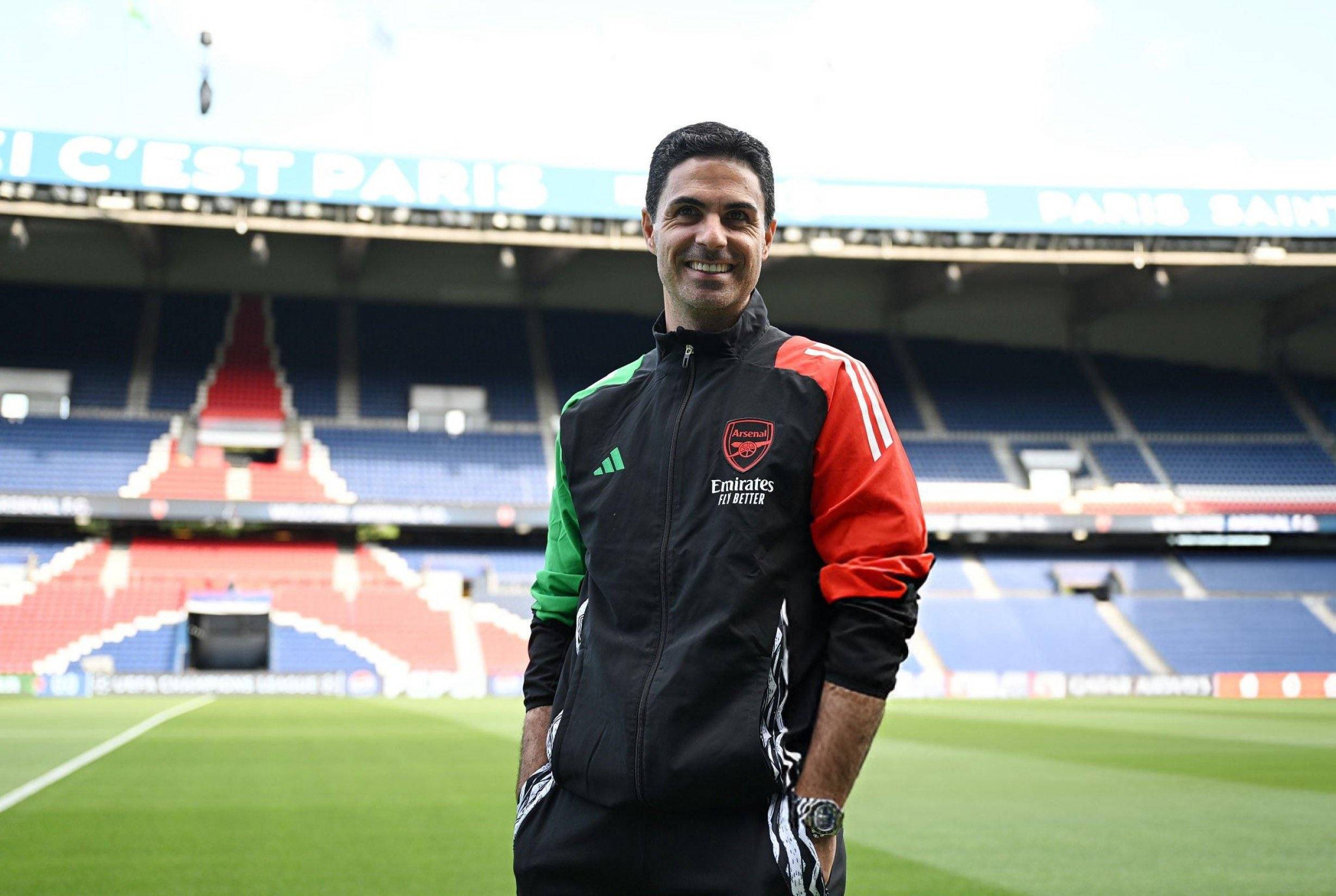 阿森纳告别欧冠，球迷不舍离开夺冠梦想