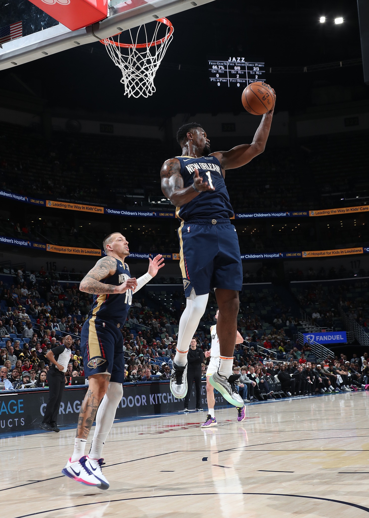 包含爵士抢眼表现，轻松战胜对手晋级的词条